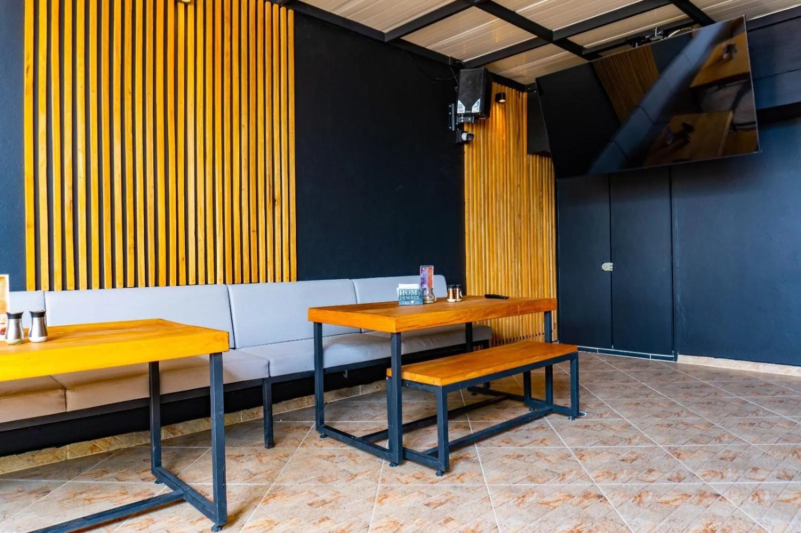 ***  Hotel California Center Medellin Colombia