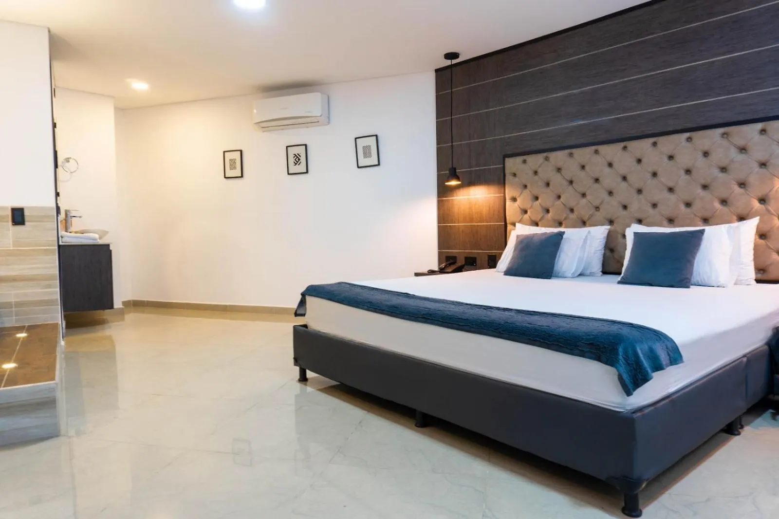 Hotel California Center Medellin 3*,  Colombia