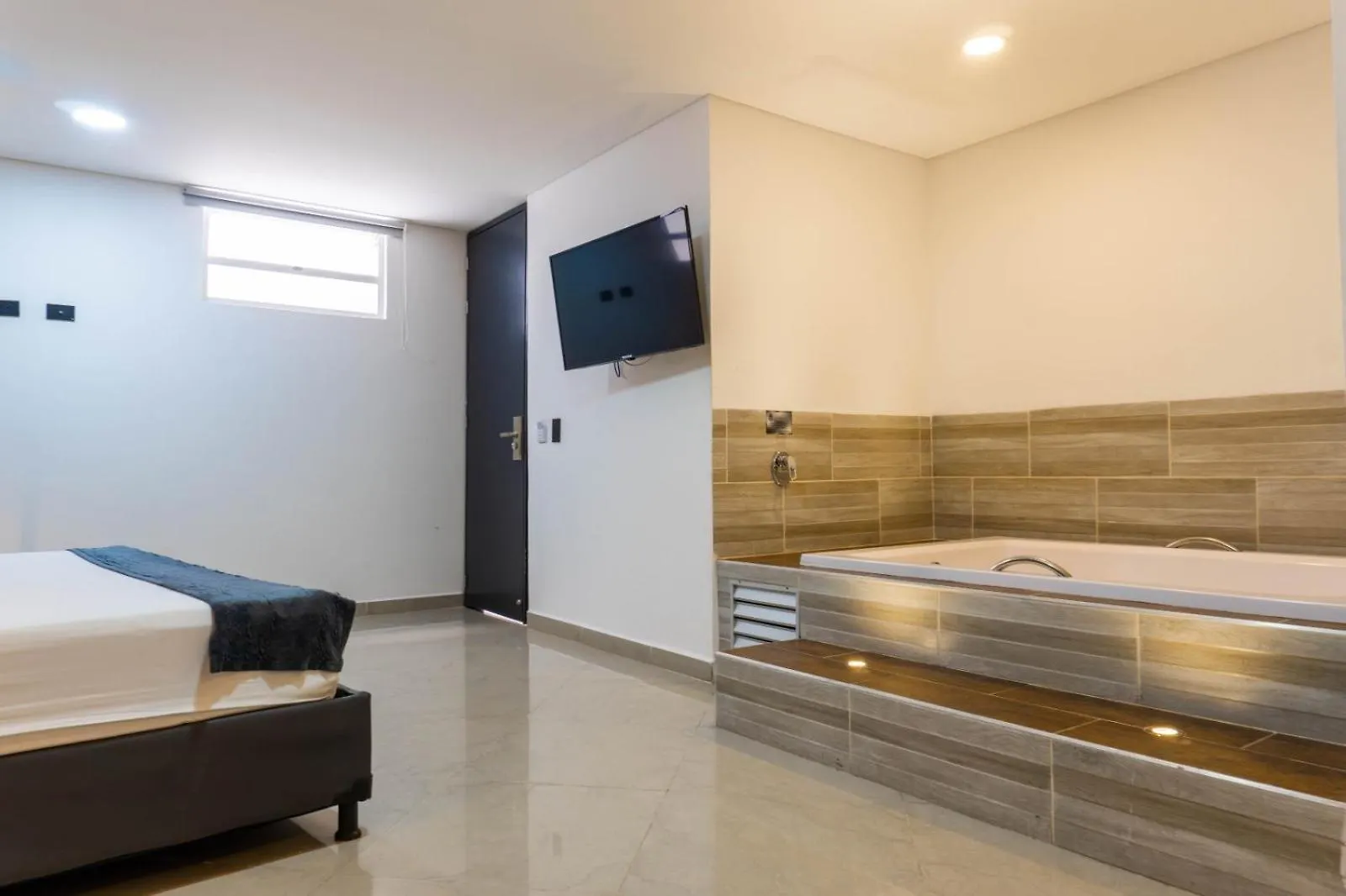 Hotel California Center Medellin 3*,