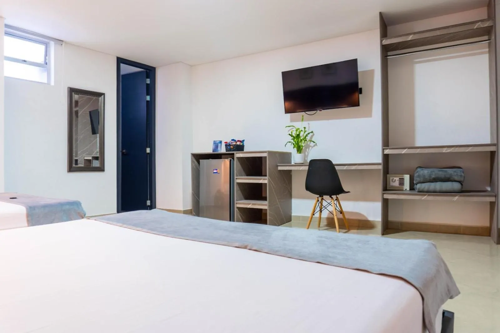 ***  Hotel California Center Medellin Colombia